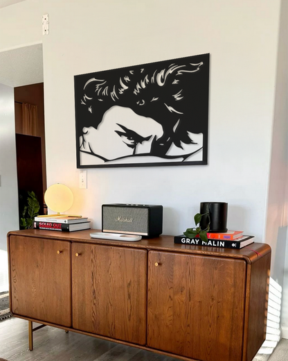 Cuadro silueta Ángel Caído de Cabanel decorando salón moderno en madera