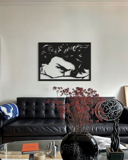 Cuadro silueta en madera de Ángel Caído de Cabanel decorando salón moderno.