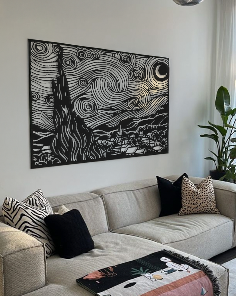 cuadro de salón Noche Estrellada de Van Gogh en silueta, estilo minimalista sobre sofá blanco
